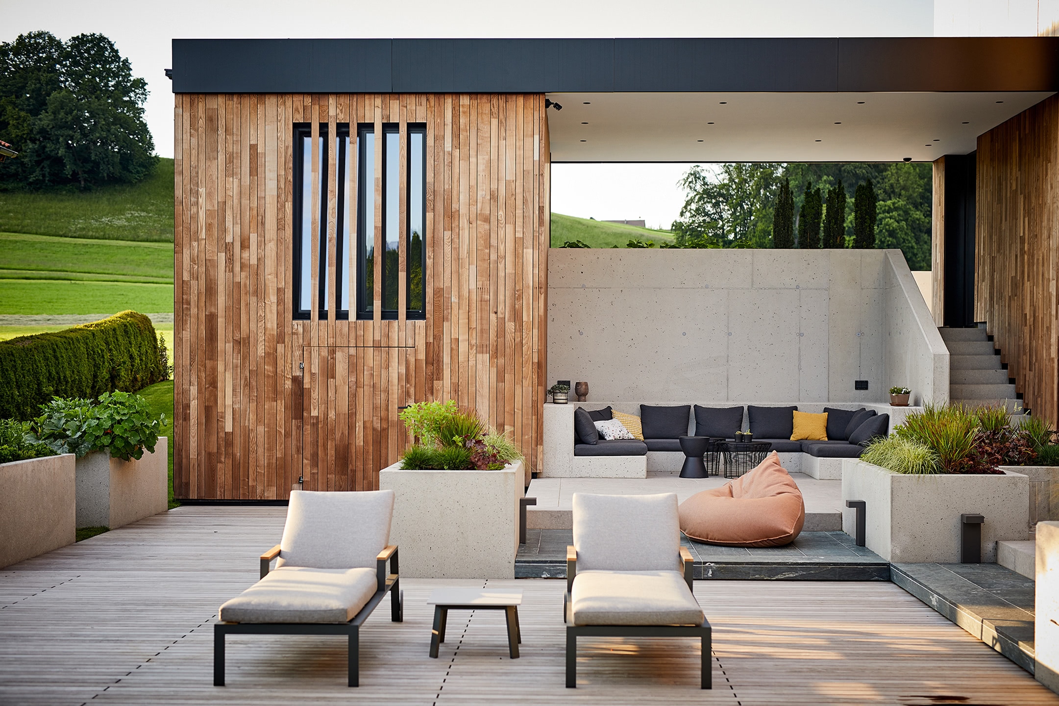 Architektur Aussenaufnahme, Garten mit Pool