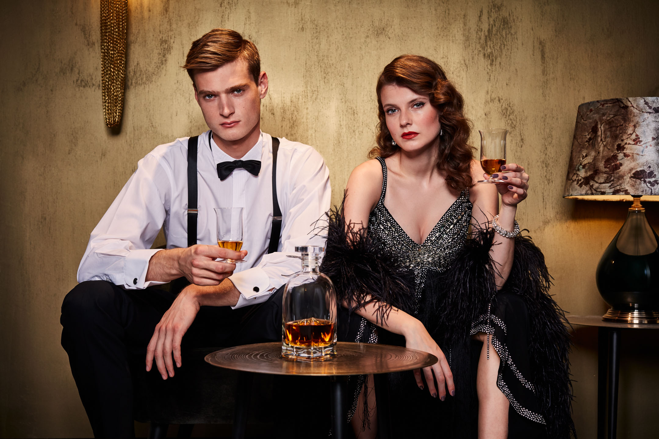 Weinwelt Magazin - Mann und Frau festlich gekleidet