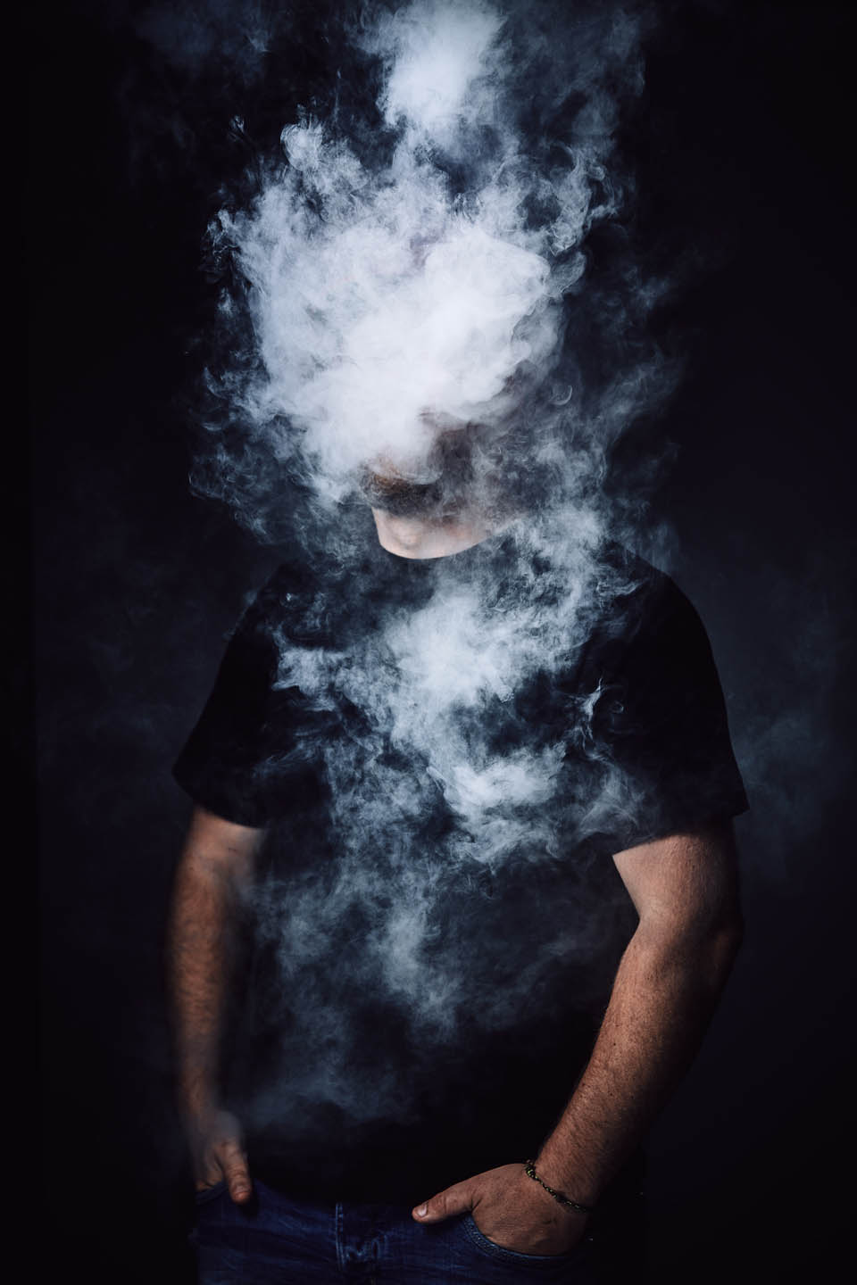 Portrait von Jörg Bruch mit Rauch