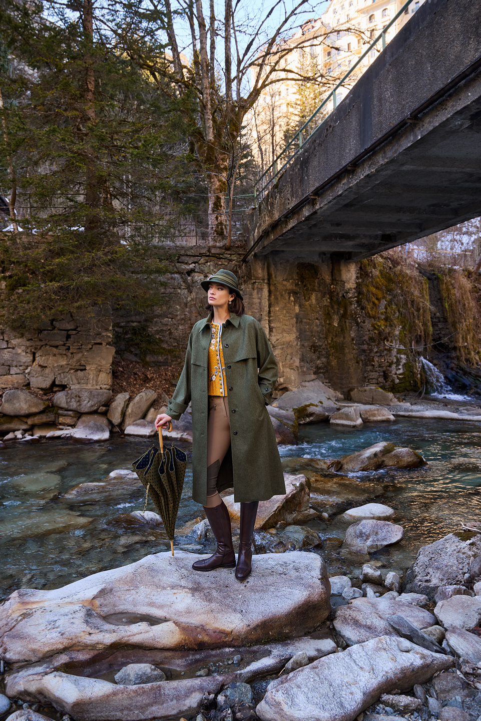 Fashion Shooting für das Trachtenmode Label Stassny in Salzburg. Model trägt hochwertige Trachtenmode