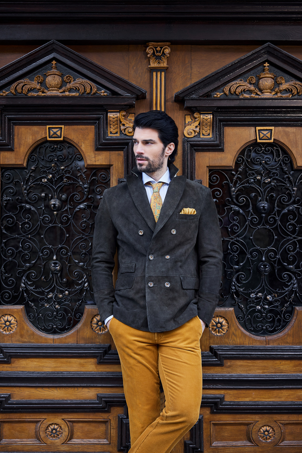 Fashion Shooting für das Trachtenmode Label Stassny in Salzburg. Model trägt hochwertige Trachtenmode