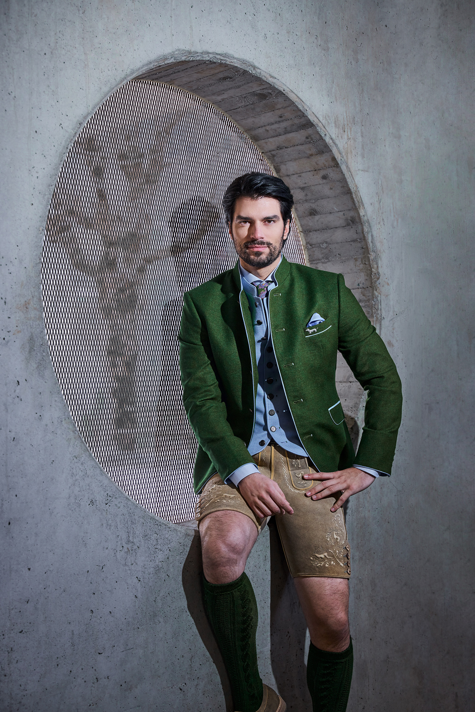 Fashion Shooting für das Trachtenmode Label Stassny in Salzburg. Model trägt hochwertige Trachtenmode