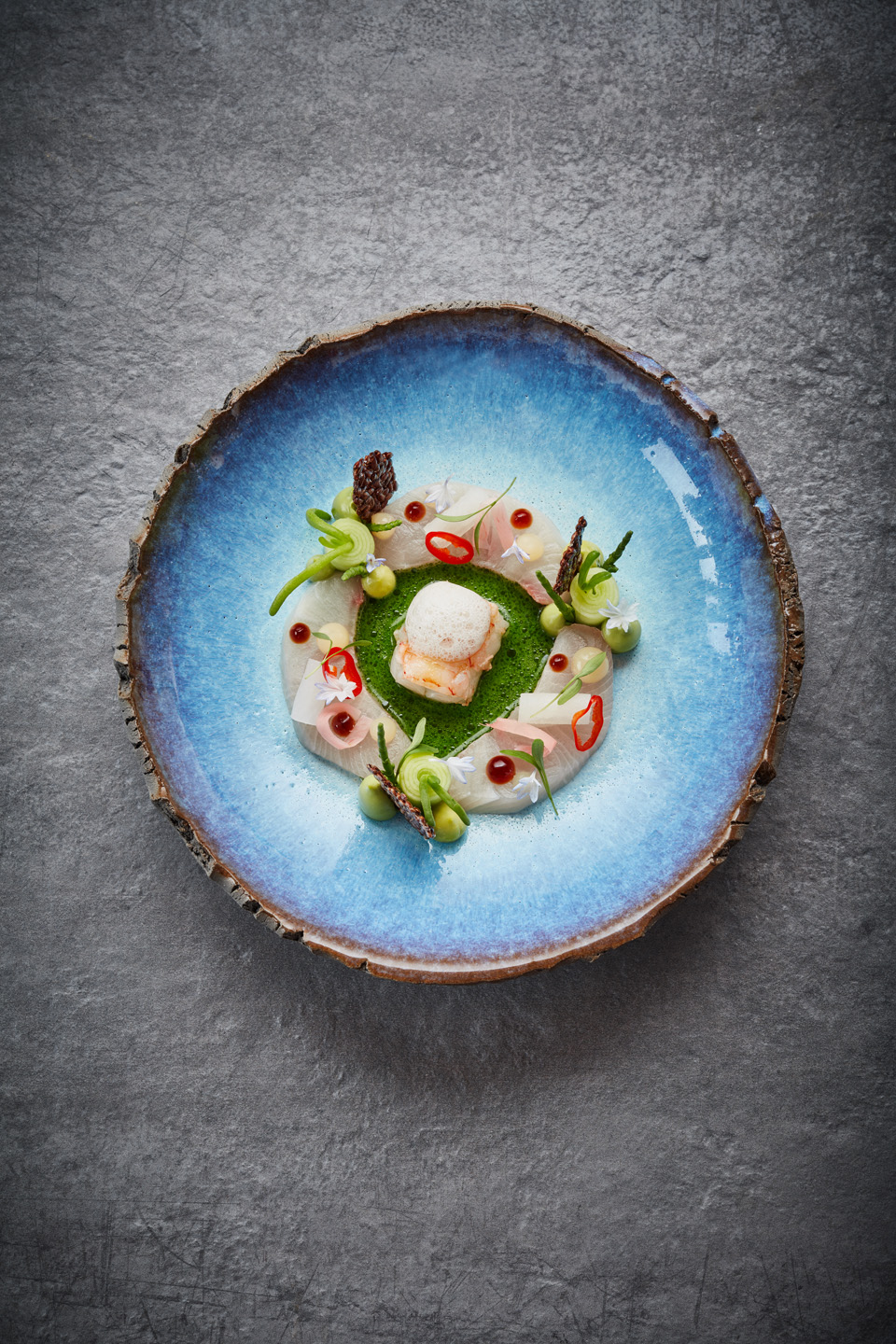 Best of Portugal, guest chef Dezember 2019, food, cookbook, Restaurant Ikarus, Hangar-7, Salzburg, Austria, 2019.12.12, Dieter Koschina, Balfegó tuna, radish, Dashi / Best of Portugal, Gastkoch Dezember 2019, Gericht, Kochbuch, Restaurant Ikarus, Hangar-7, Salzburg, Österreich, 2019.12.12, Dieter Koschina, Balfegó Thunfisch, Rettich, Dashi