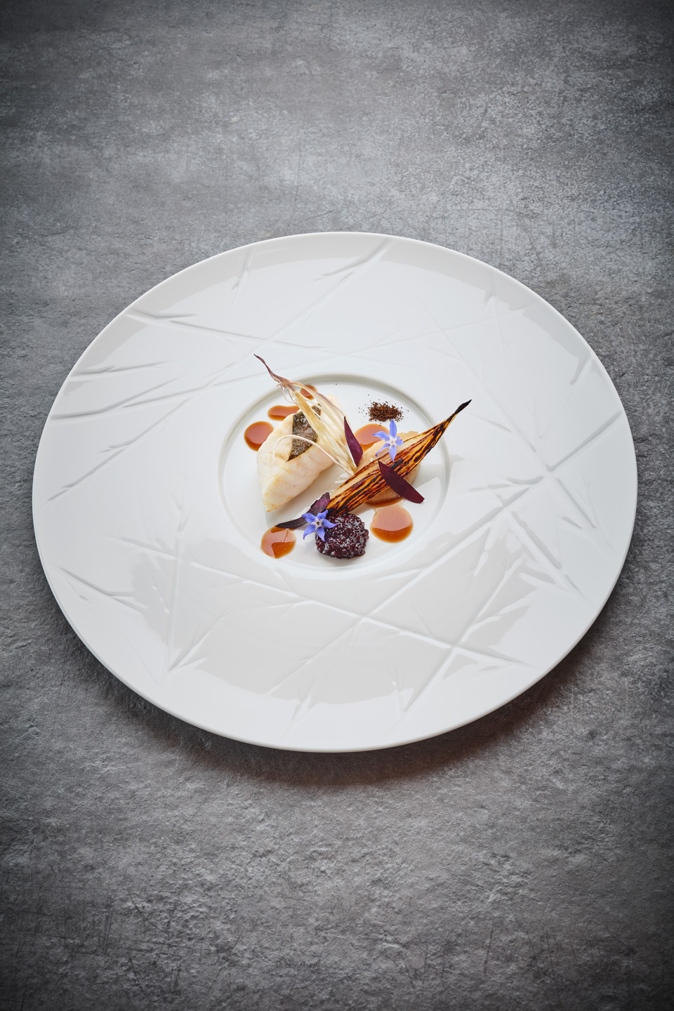 Best of Austria, guest chef October 2020, food, cookbook, Restaurant Ikarus, Hangar-7, Salzburg, Austria, 2020.10.01, Juan Amador, "Brick in the Wall", Beetroot, chocolate / Best of Austria, Gastkoch Oktober 2020, food, cookbook, Restaurant Ikarus, Hangar-7, Salzburg, Austria, 2020.10.01, Juan Amador, Brick in the Wall, Rote Bete, Schokolade